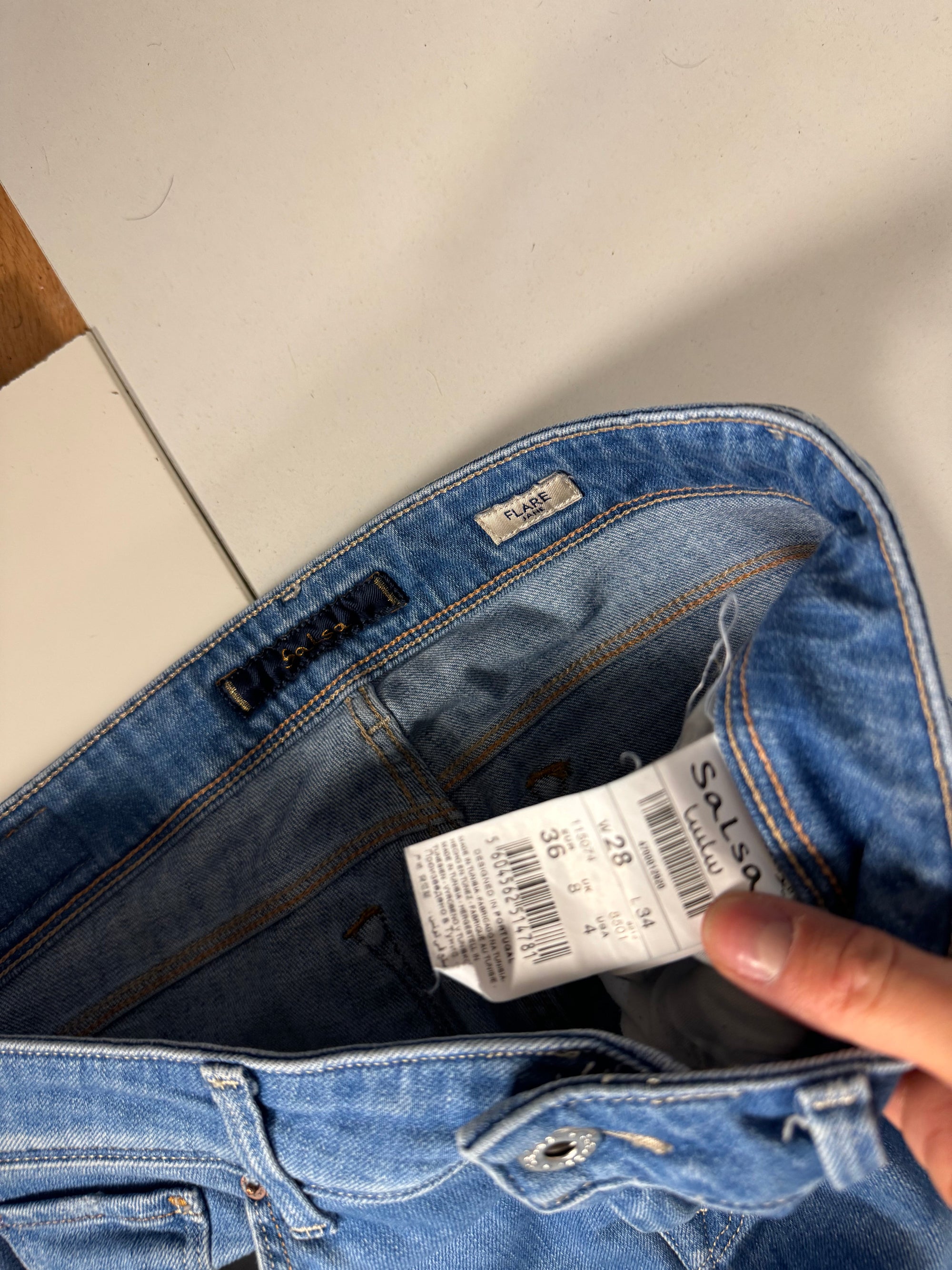 Ljusblå lågmidjade jeans